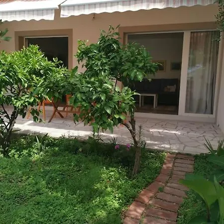 Apartment Happy Summertime Garden Makarska